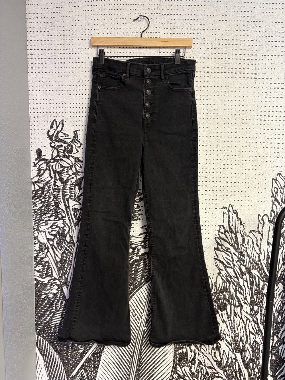 High-Rise Black Flare Jeans - AMERICAN EAGLE 🦅